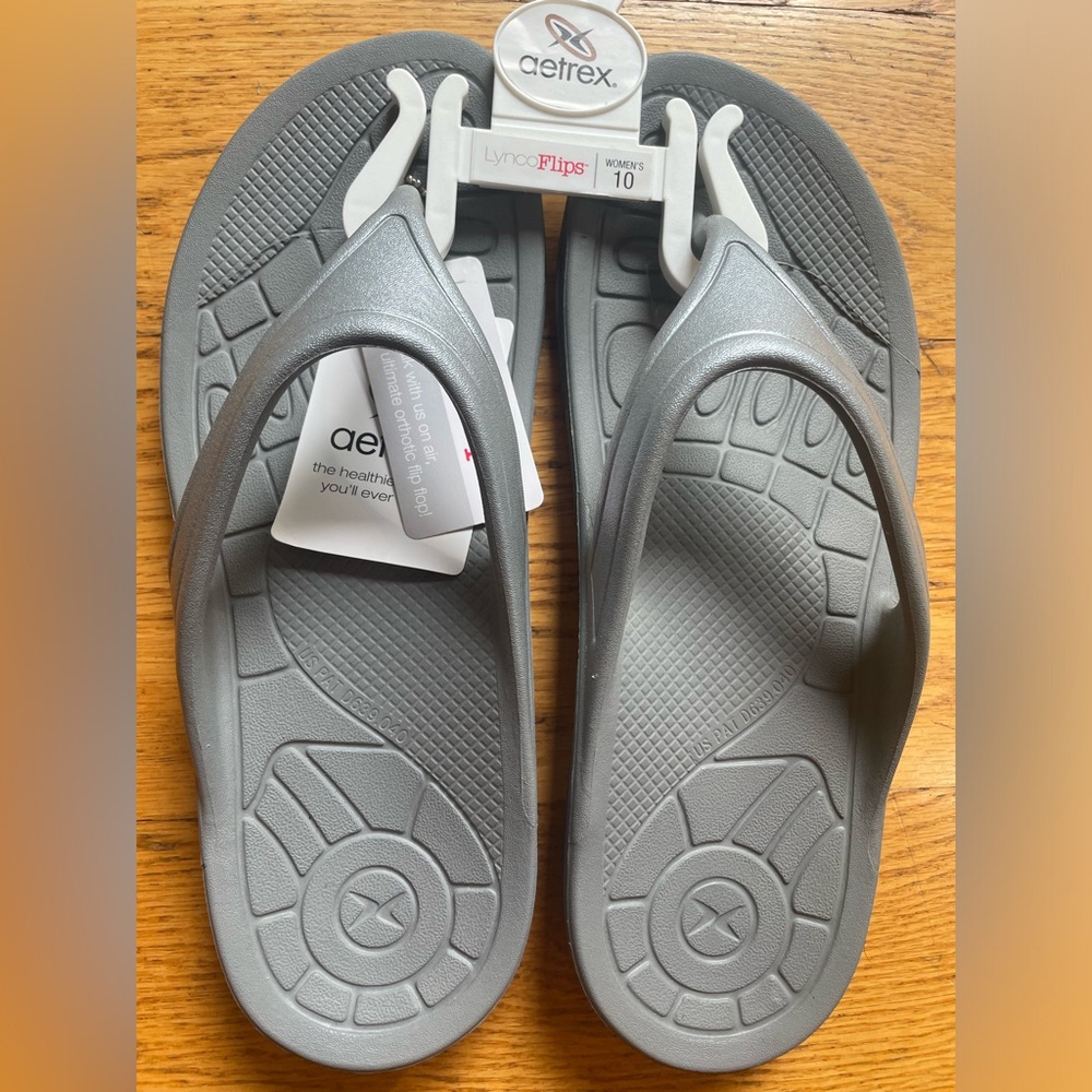 Aetrex Fiji Flip Flops, grey with sparkly strap, size 10, new with tags